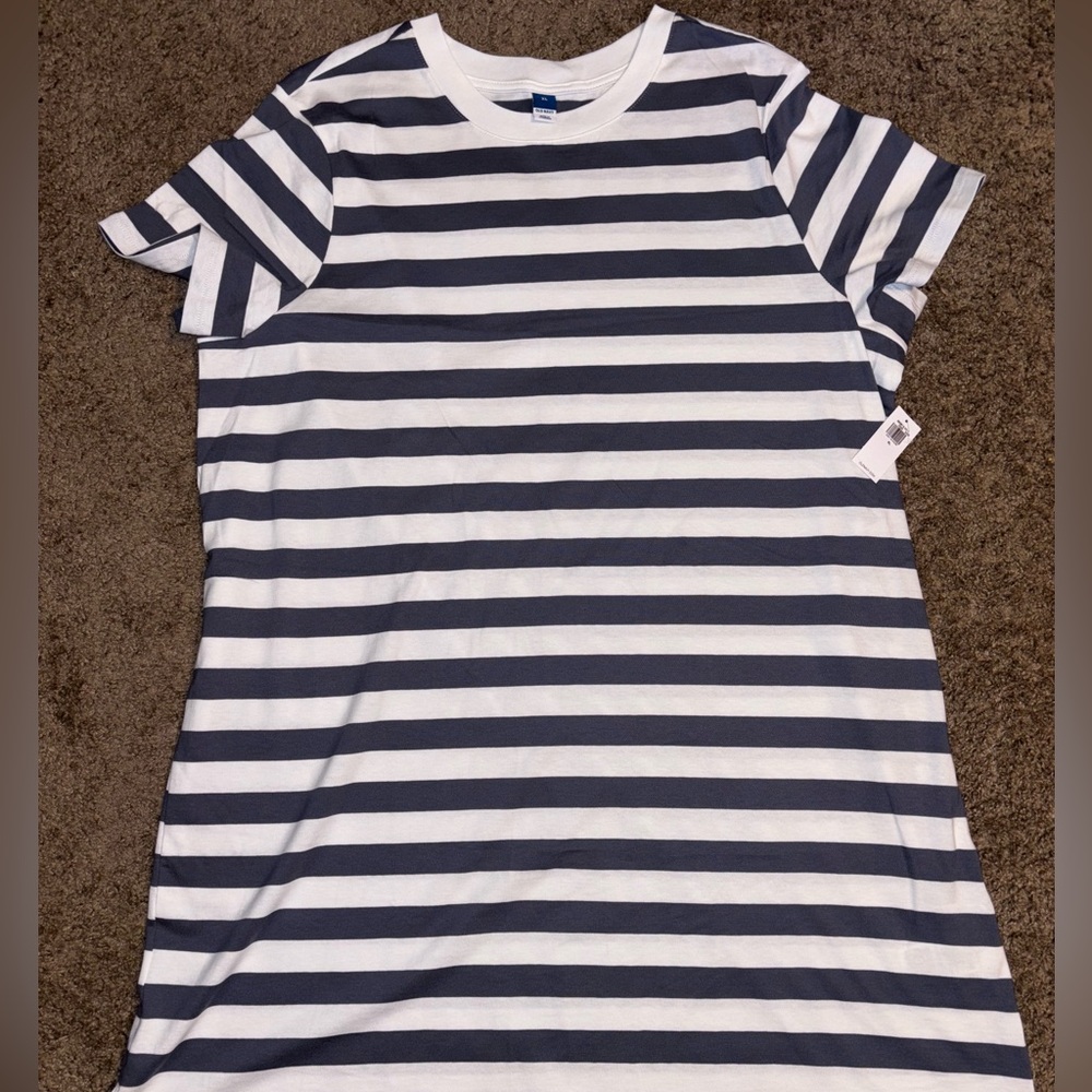 Old Navy white and grey striped t-shirt dress, size xl
NWT
